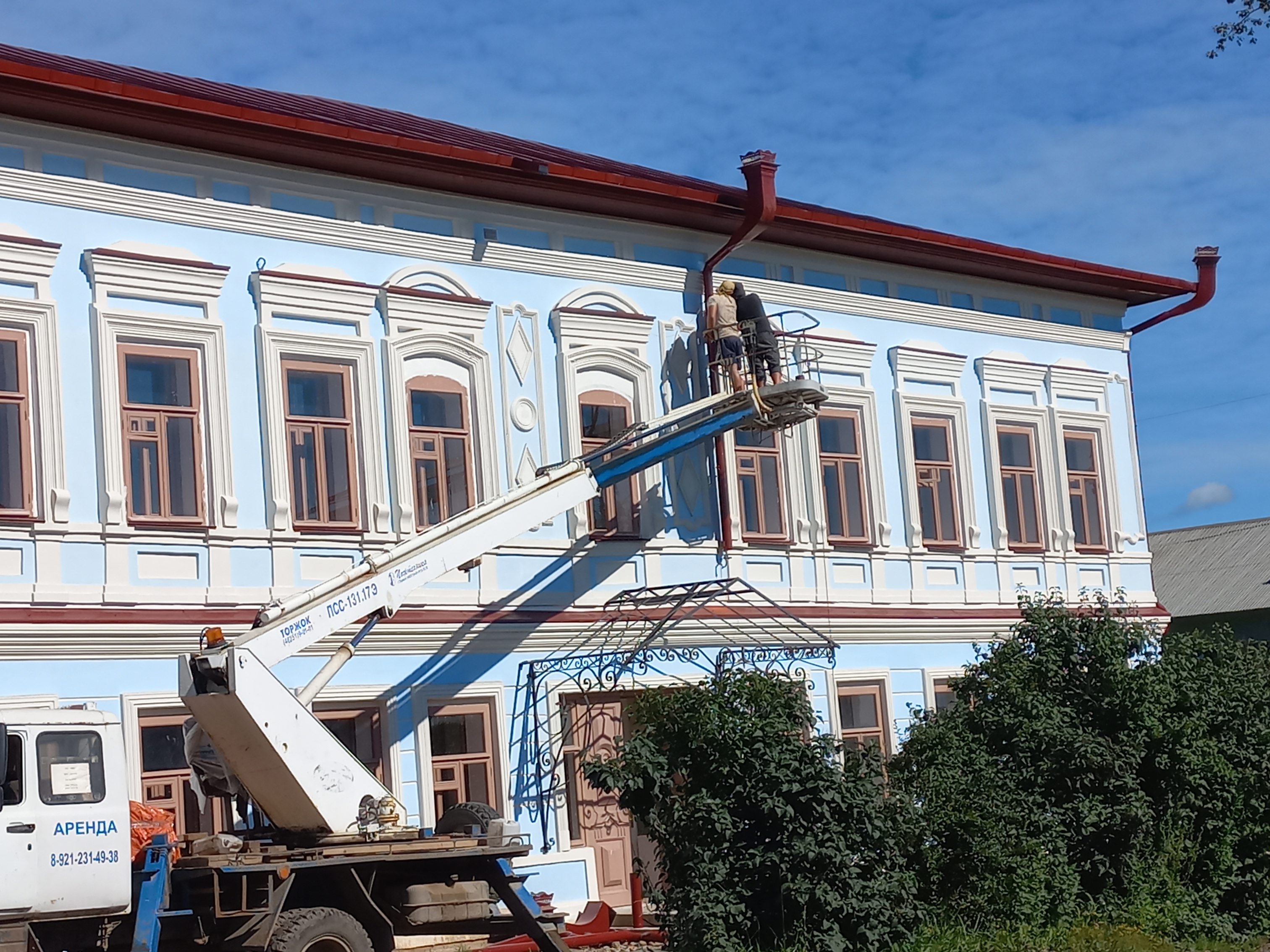 Здание Кадниковского музея в процессе проведения работ