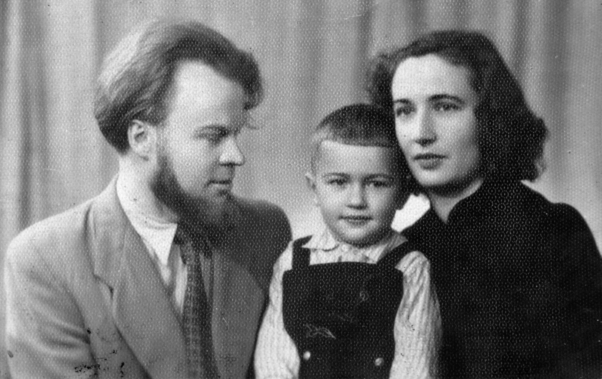 Сергей Орлов с женой и сыном1.jpg