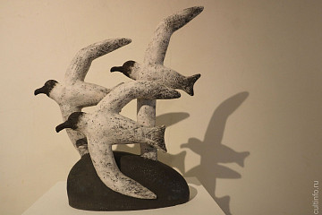 Почувствовать силу глины и уловить разные смыслы керамики можно на выставке «Свобода формы»