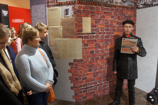 В Народном  доме Кириллова начала работу экспозиция «Черное. Красное. Белое», посвященная 100-летию революции