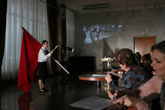 Эскиз променад-спектакля по дневникам Ольги Берггольц показали в Вологодском драмтеатре