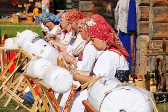 Фольклорные коллективы и мастеров приглашают принять участие в IX Всероссийском фестивале «Деревня – душа России»