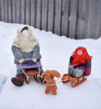 «Куклы в зимнем наряде» разместились в центре народных художественных промыслов «Резной палисад»
