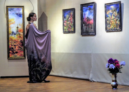 Выставка вологодского художника Романа Захарова «Души моей цветное отражение» открылась в Павловском Посаде