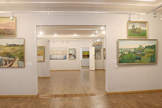 Побывать в Тотьме можно не выезжая из Вологды: в Доме Корбакова открылась выставка художника Николая Сажина 