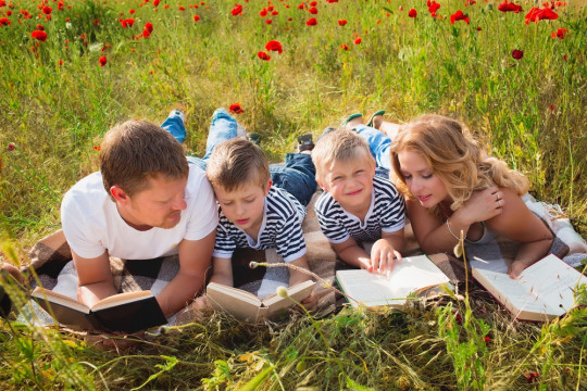 Литературный онлайн-марафон «Наша дружная читающая семья» проводит библиотека в Прилуках