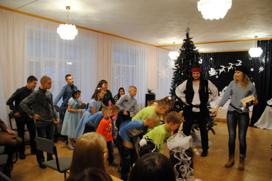 Воспитанников Кадниковского центра помощи детям поздравят с Новым годом вологодские артисты