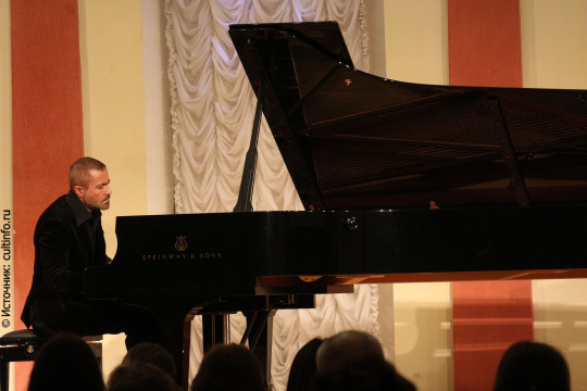 Пианист Павел Нерсесьян выступил в Вологде