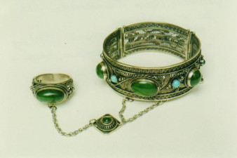 Гарнитур «Восточный» (браслет  и кольцо). 2002. Металл, скань, пайка, нефрит, бирюза