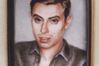 Глунина С.С. Портрет молодого человека. 1999 г. Металл, эмаль, роспись