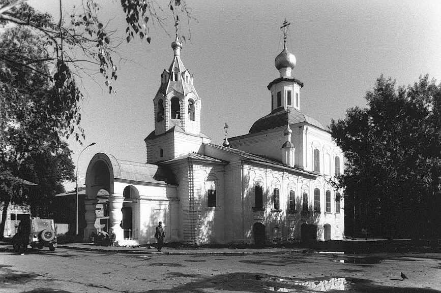 enlarged photograph (202 )