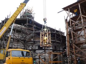 Золотой крест украсил центральный барабан Троицкого  храма Воскресенского Горицкого монастыря