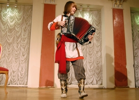 В областной филармонии с концертом выступил гармонист  Михаил Морозов