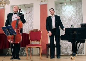 В областной филармонии выступил московский виолончелист Александр Загоринский