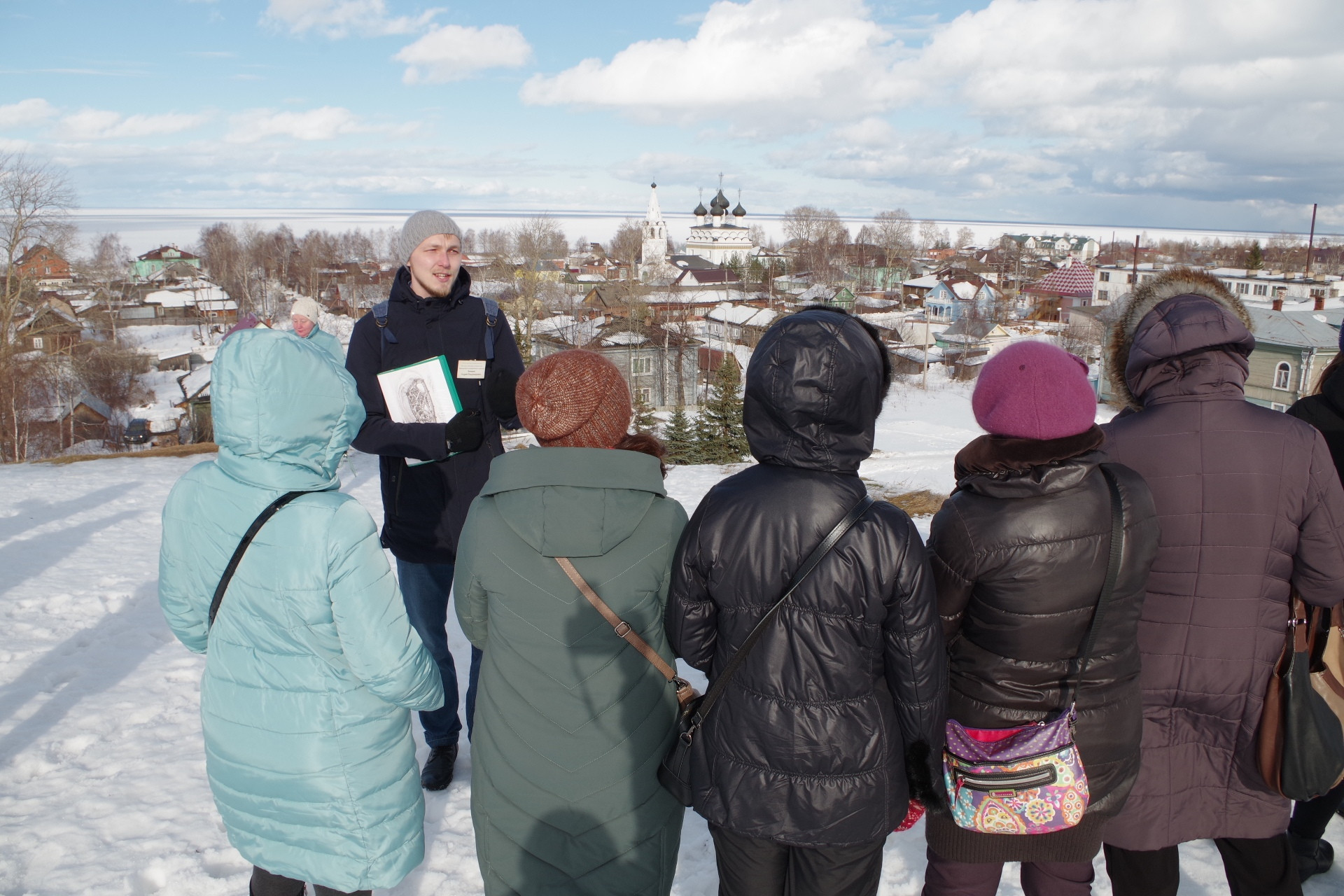 Обзорная экскурсия по зимнему Белозерскому валу, экскурсовод Зимарёв Андрей. Автор – Белозерский областной краеведческий музей
