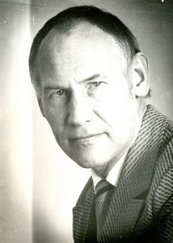 Вышла в свет книга Василия Оботурова «Сквозь магический кристалл. Поэзия Вологодского края второй половины XX века в её вершинах»