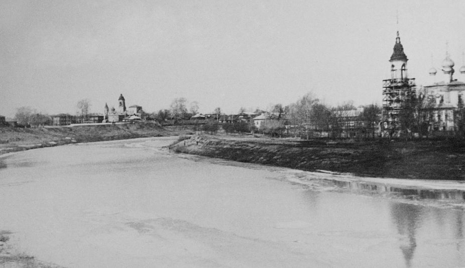 В 1970-е годы проводился ремонт храма. В 1980-х годах церковь была отреставрирована снаружи. Репродукция фотографии. Фото середины 1970-х годов. В 1970-е годы проводился ремонт храма. В 1980-х годах церковь была отреставрирована снаружи. Репродукция фотографии. Фото середины 1970-х годов.