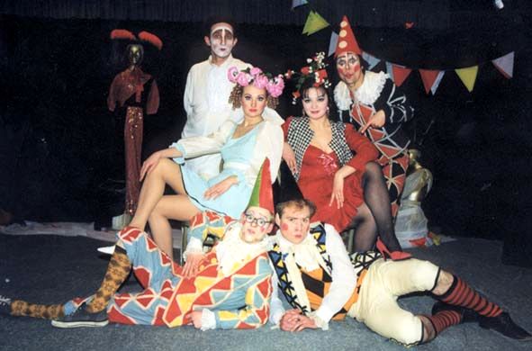 5. актеры спектакля Арлекиниада.jpg