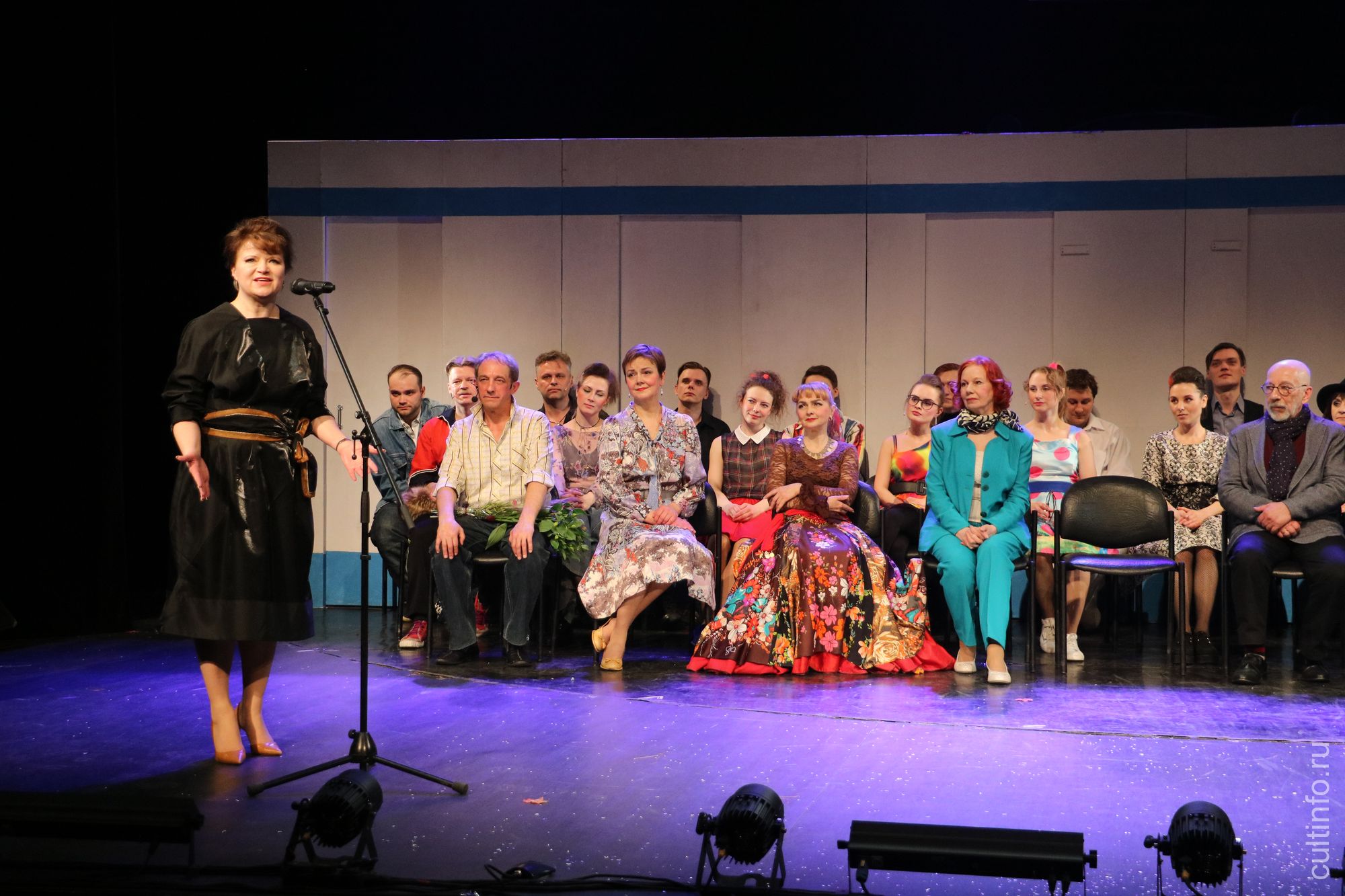 ТЮЗ и Бориса Гранатова поздравляет с юбилеями Лариса Каманина