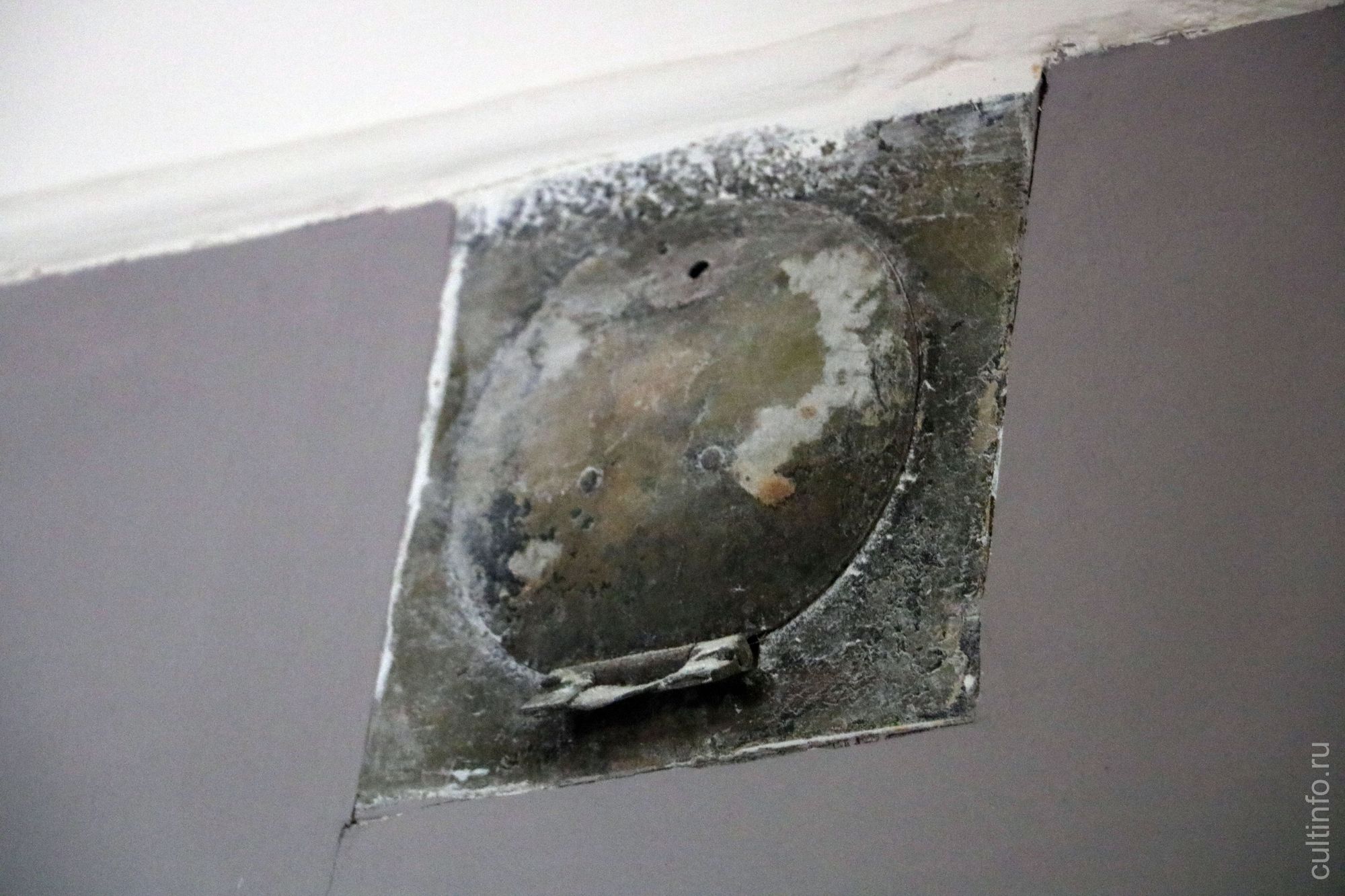 В доме купцов Пановых на Герцена, 38 в Вологде продолжается реставрация. Фото 8 июня 2022 года