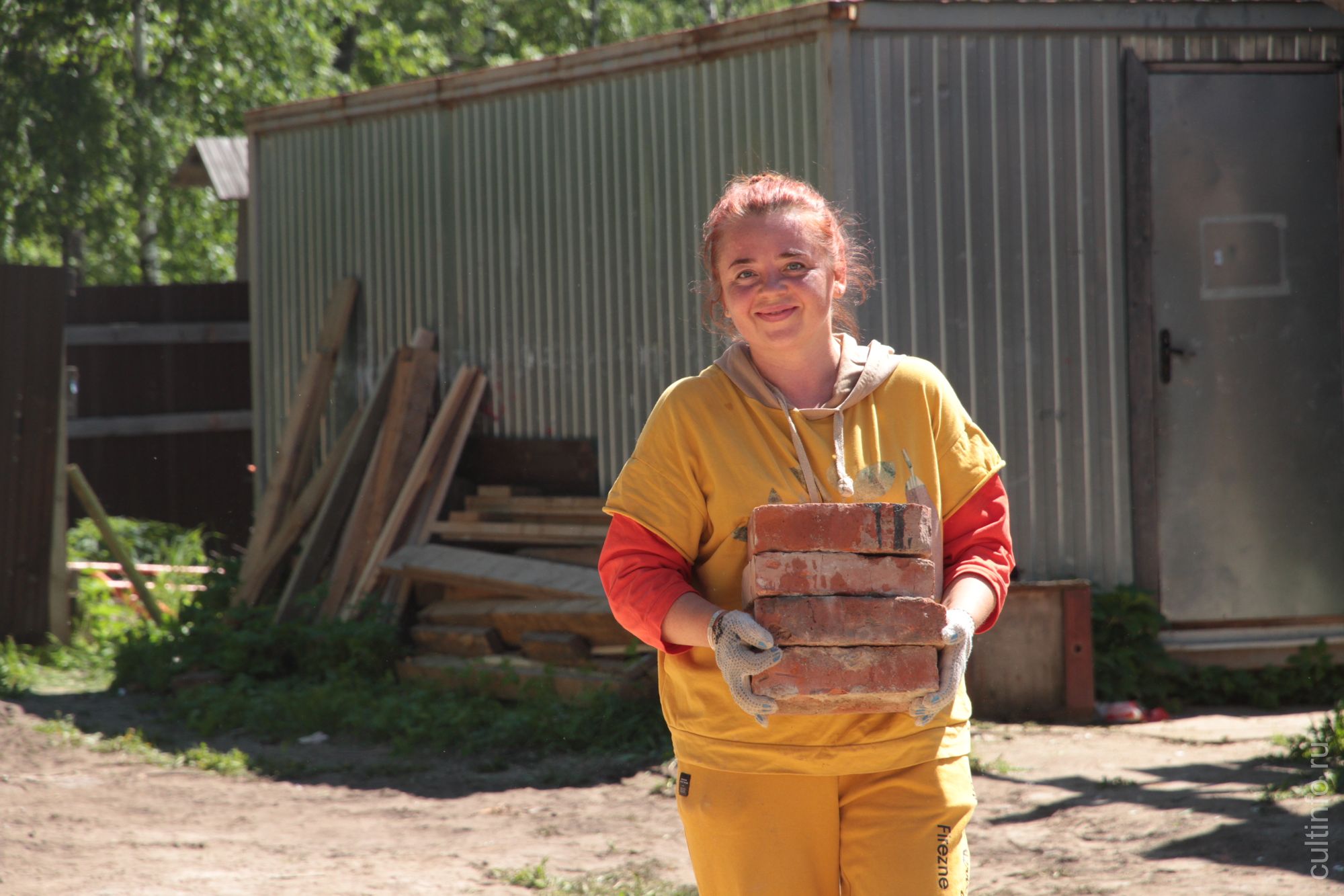 Субботник провели в Доме Засецкий артисты Чарли клуба