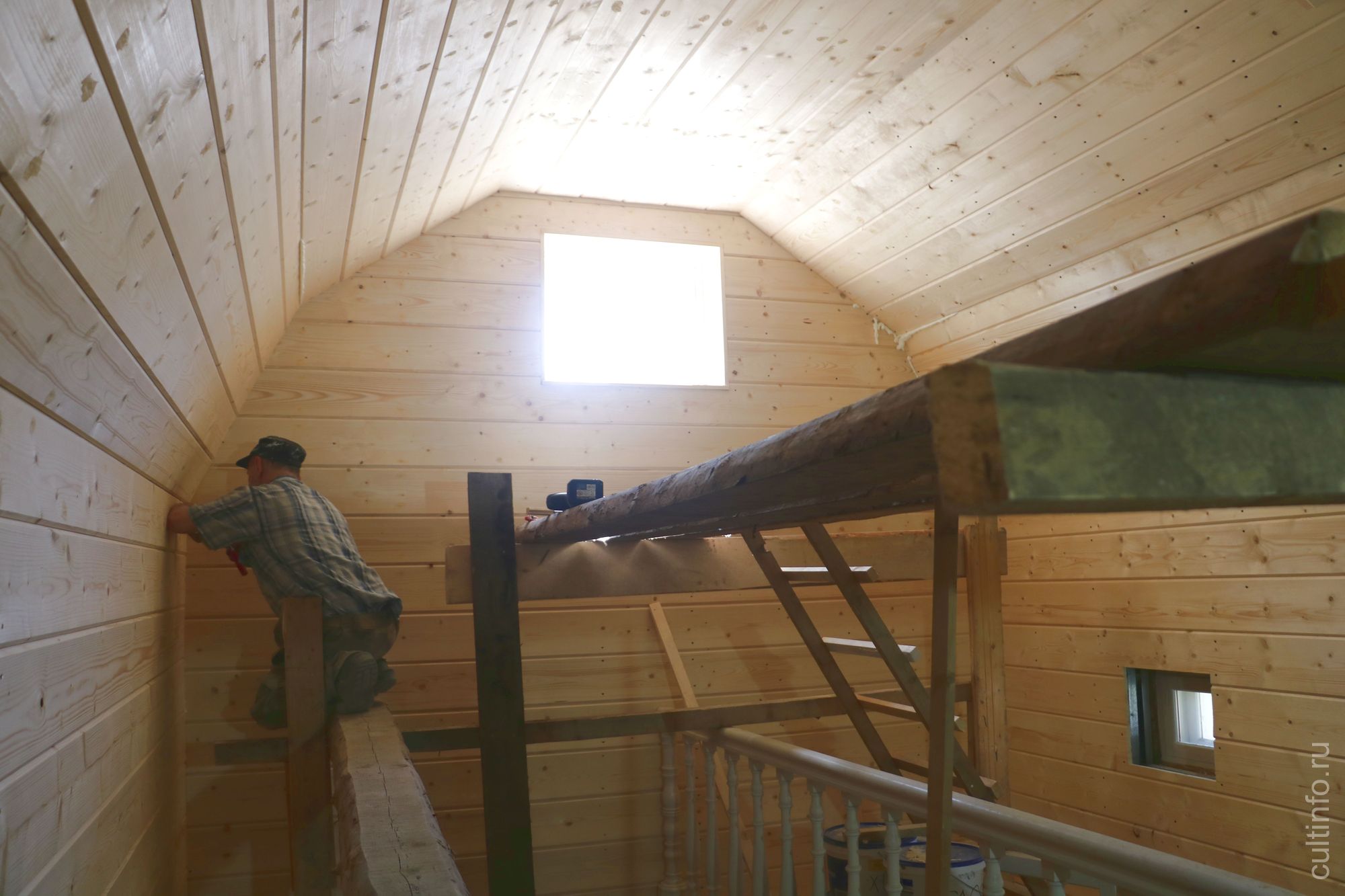 В доме купцов Пановых на Герцена, 38 в Вологде продолжается реставрация. Фото 8 июня 2022 года