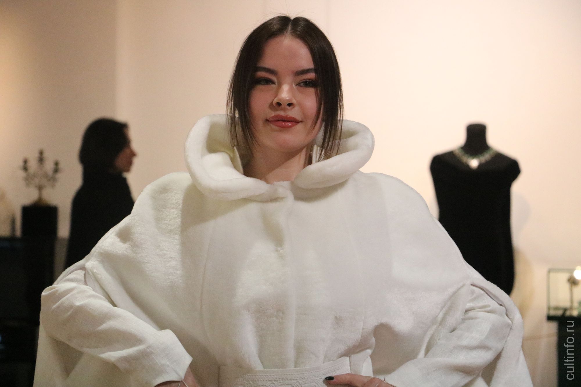 Авторскую коллекцию «Ход королевы» представила в Художественном отделе вологодский дизайнер Ирина Иванова