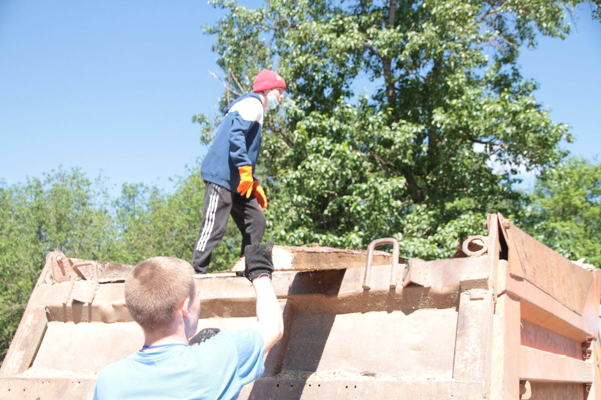 Субботник провели в Доме Засецкий артисты Чарли клуба