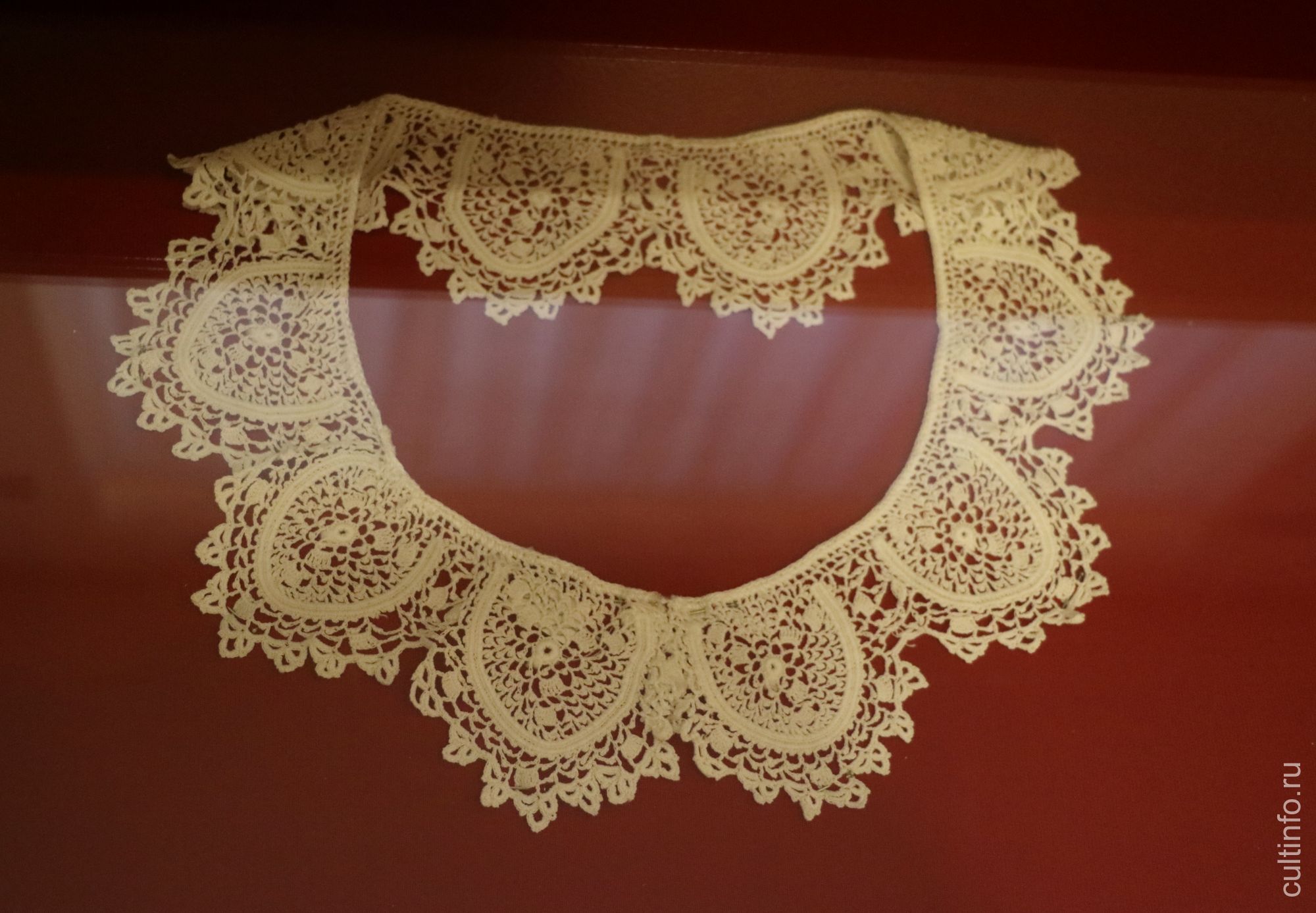 Выставка «Всё связано» открылась в Музее кружева