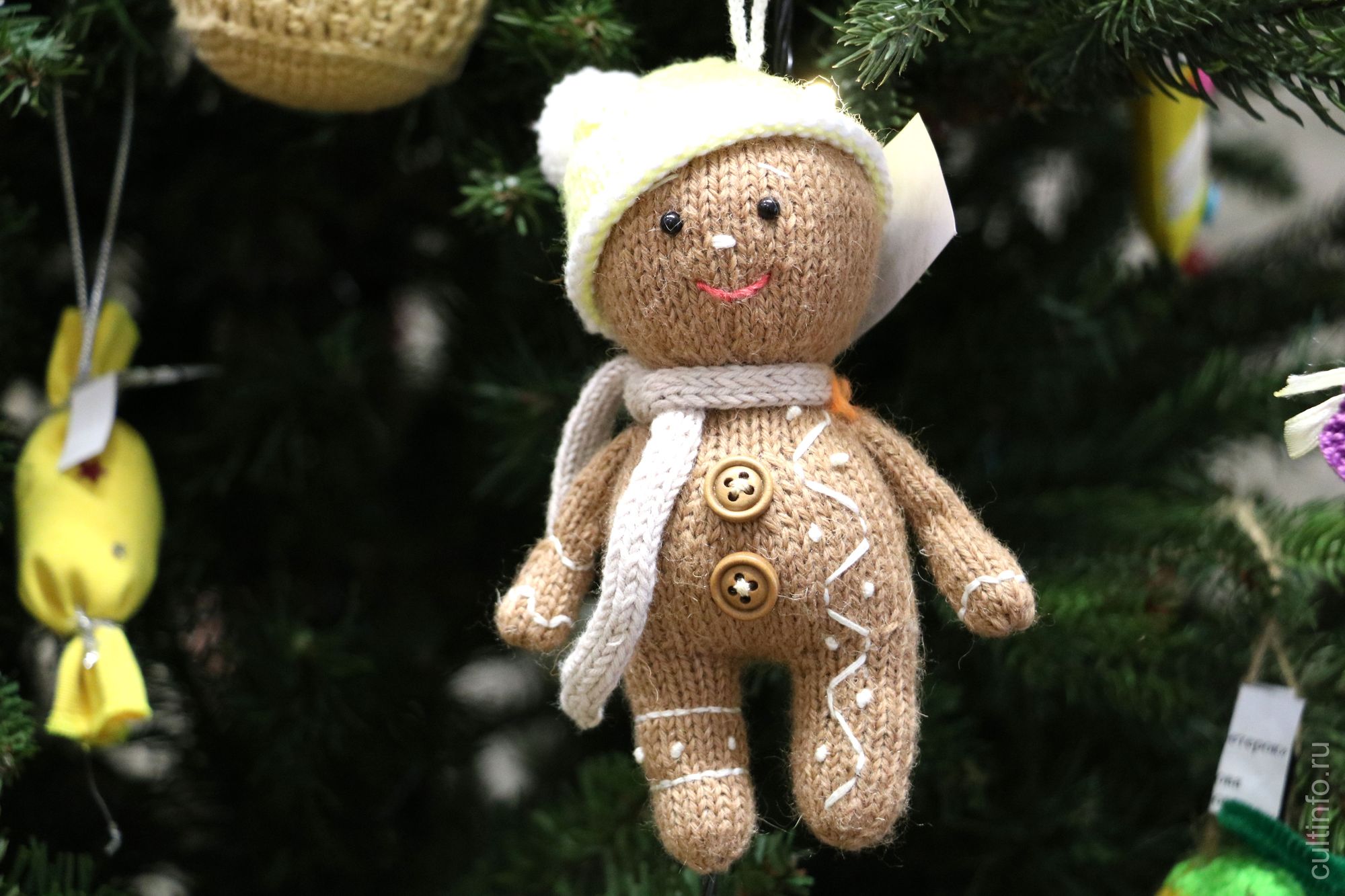 Выставка по итогам городского конкурса «Игрушка для ели «Новогоднее лакомство»