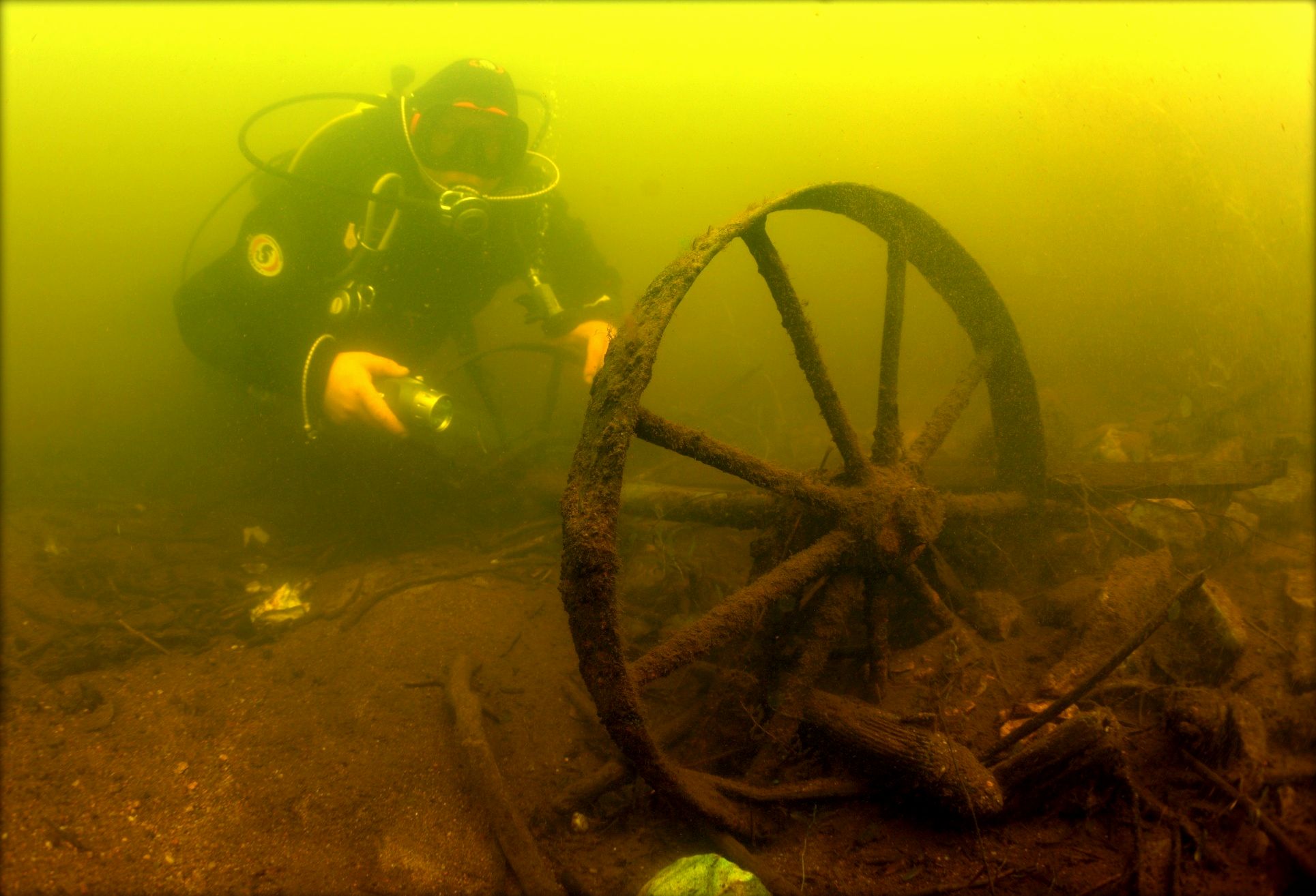 Подводные исследования. Источник: rgo.ru/ru/vologda. Фото предоставлено Александром Губиным