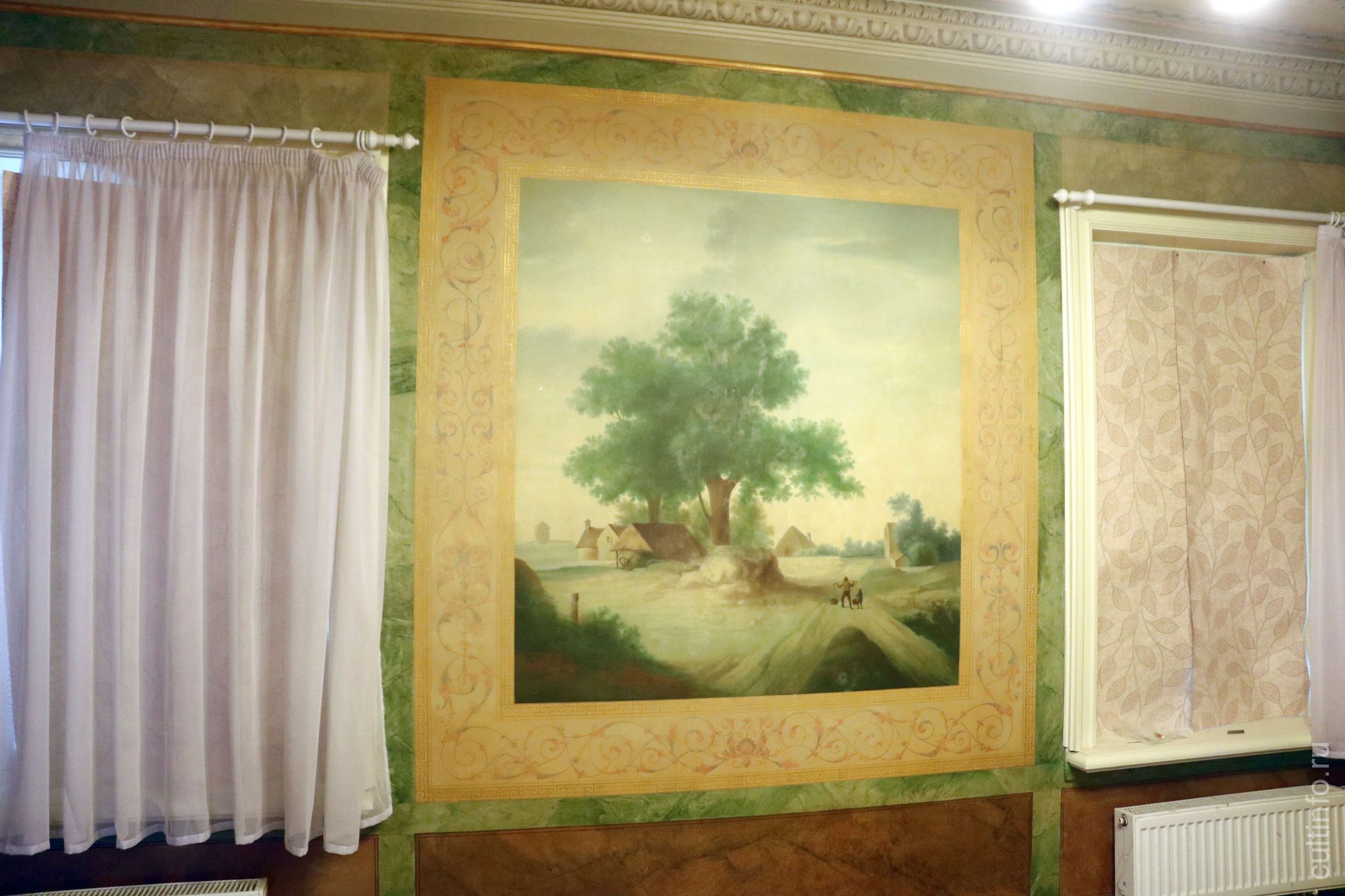Живопись в доме Пановых. Фото 8 июня 2022 года