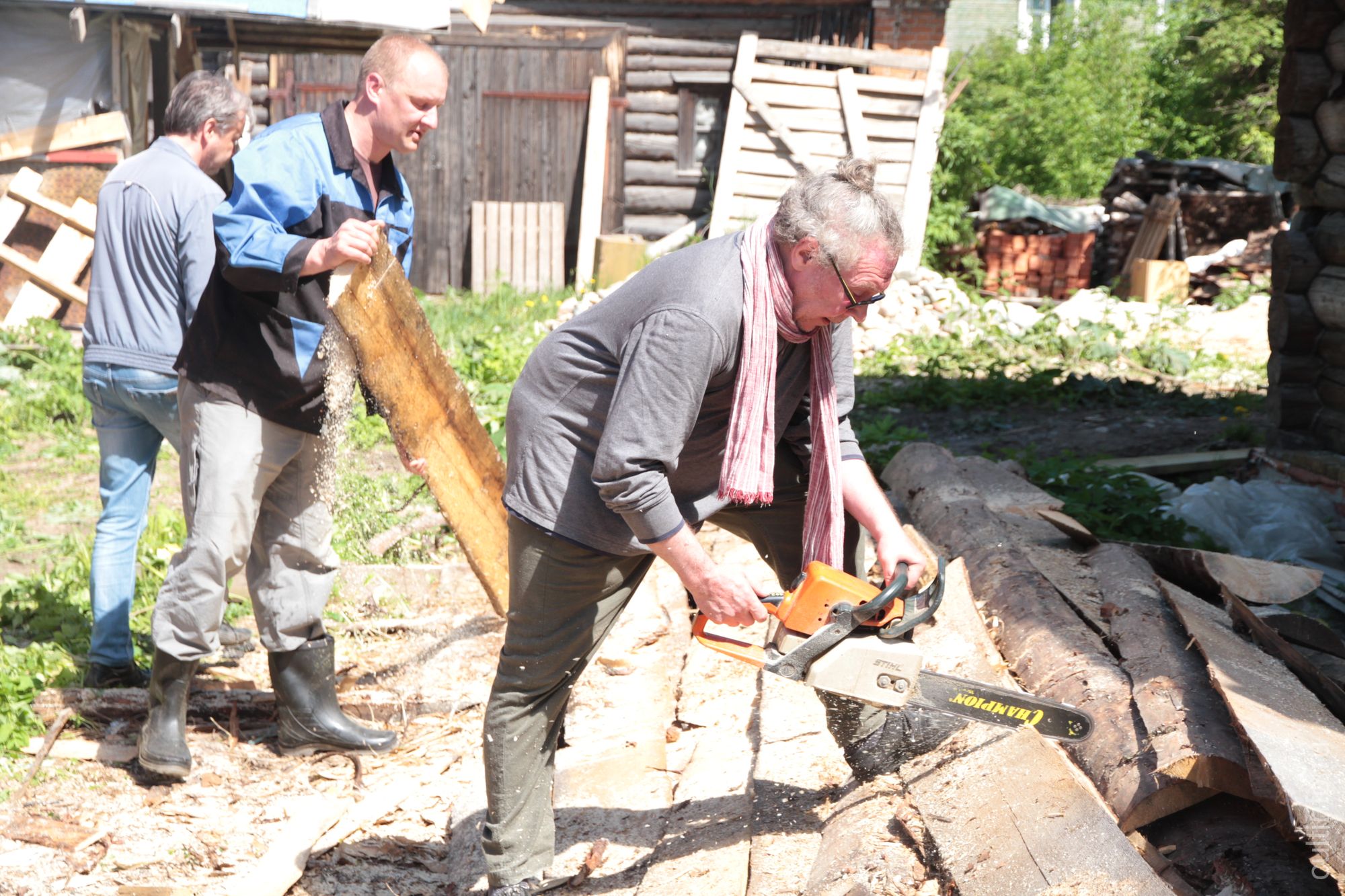 Субботник провели в Доме Засецкий артисты Чарли клуба