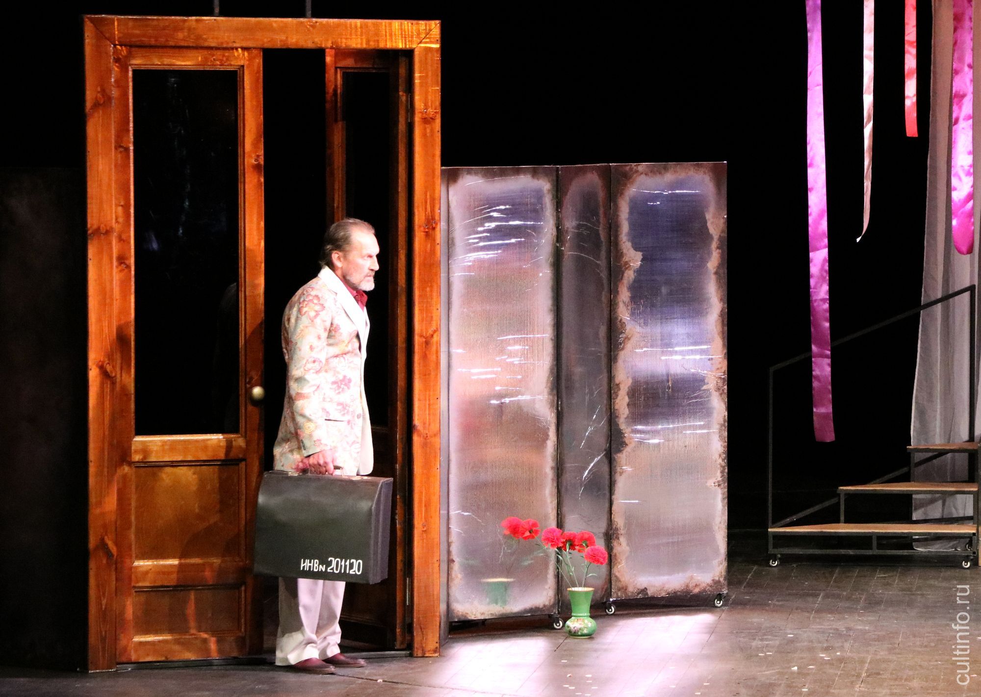 Спектакль Вологодского драматического театра «Баба Шанель»