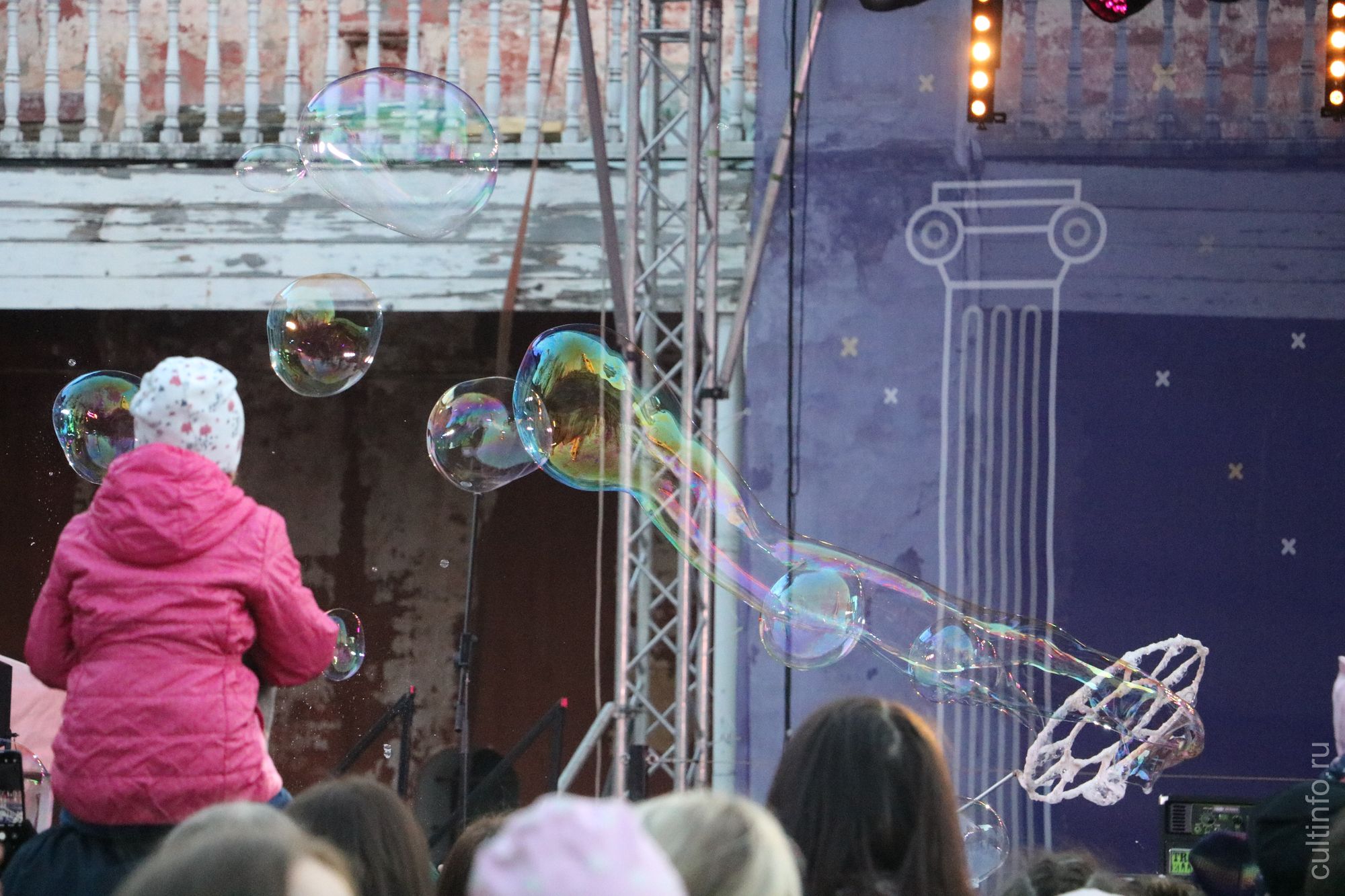 Шоу мыльных пузырей