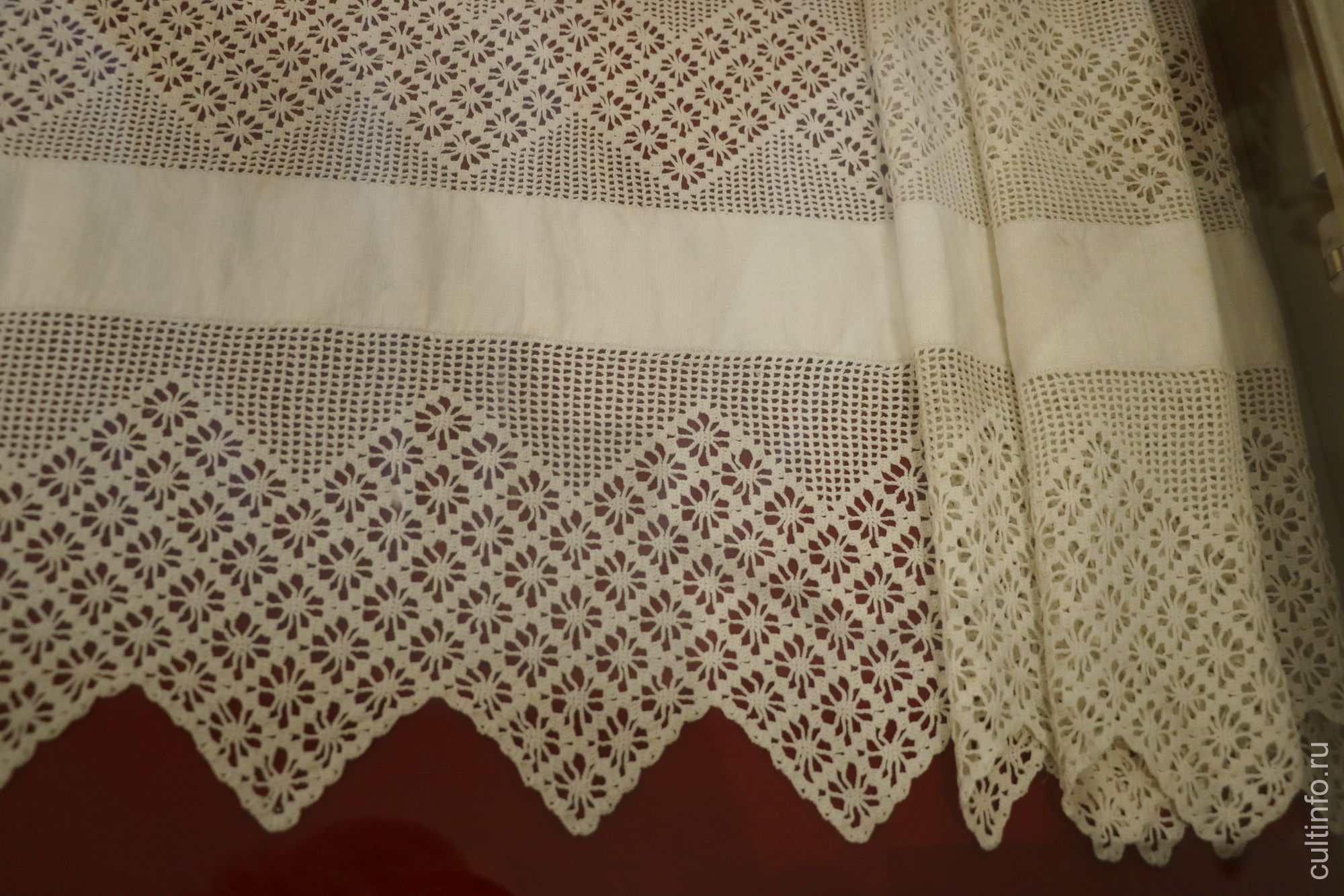 Выставка «Всё связано» открылась в Музее кружева