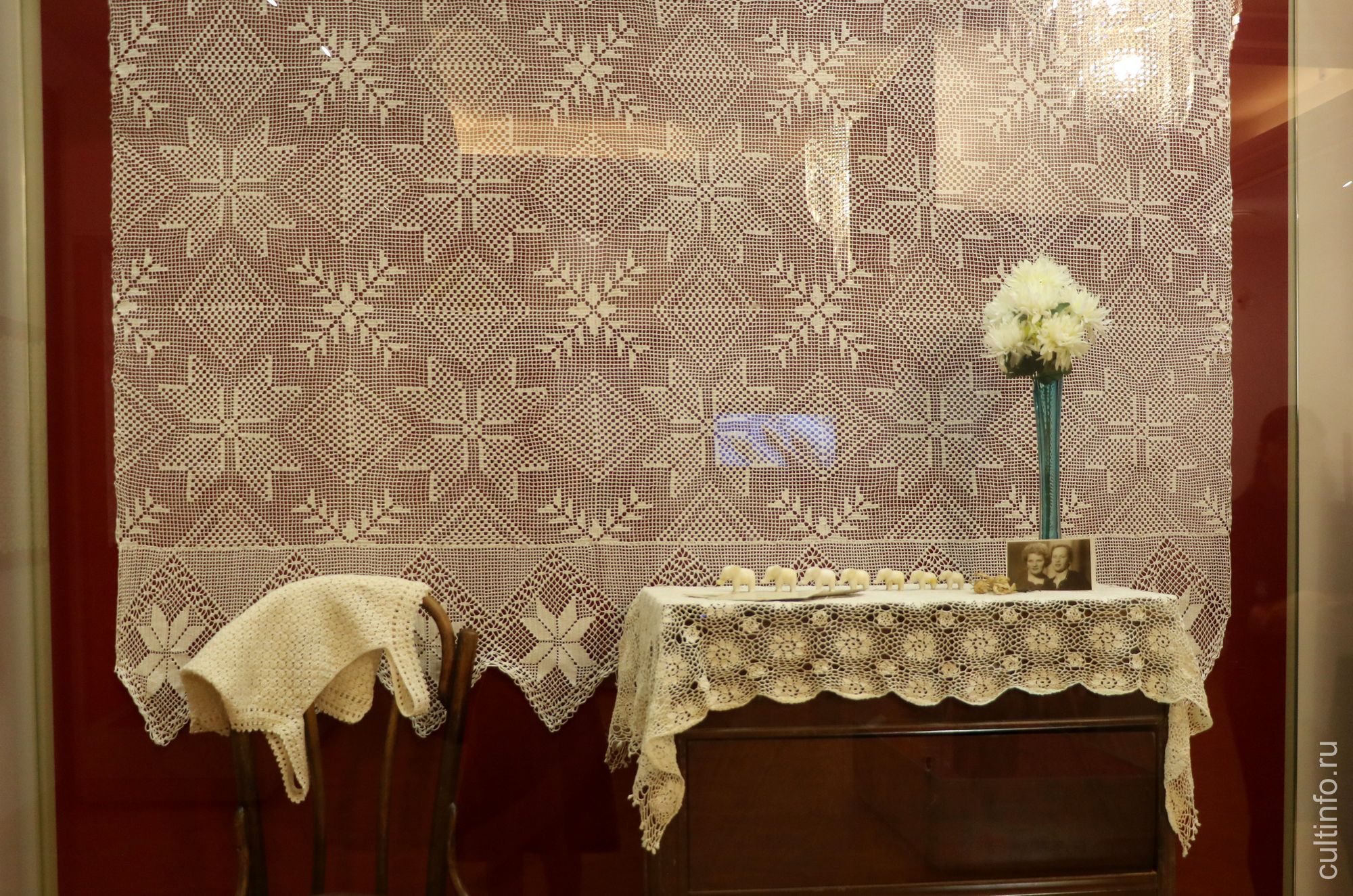 Выставка «Всё связано» открылась в Музее кружева