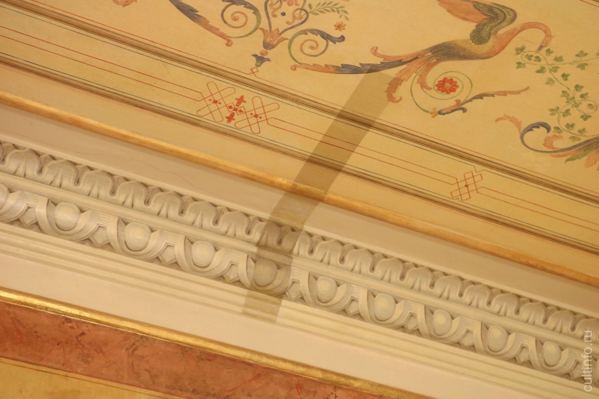 В доме купцов Пановых на Герцена, 38 в Вологде продолжается реставрация. Фото 8 июня 2022 года