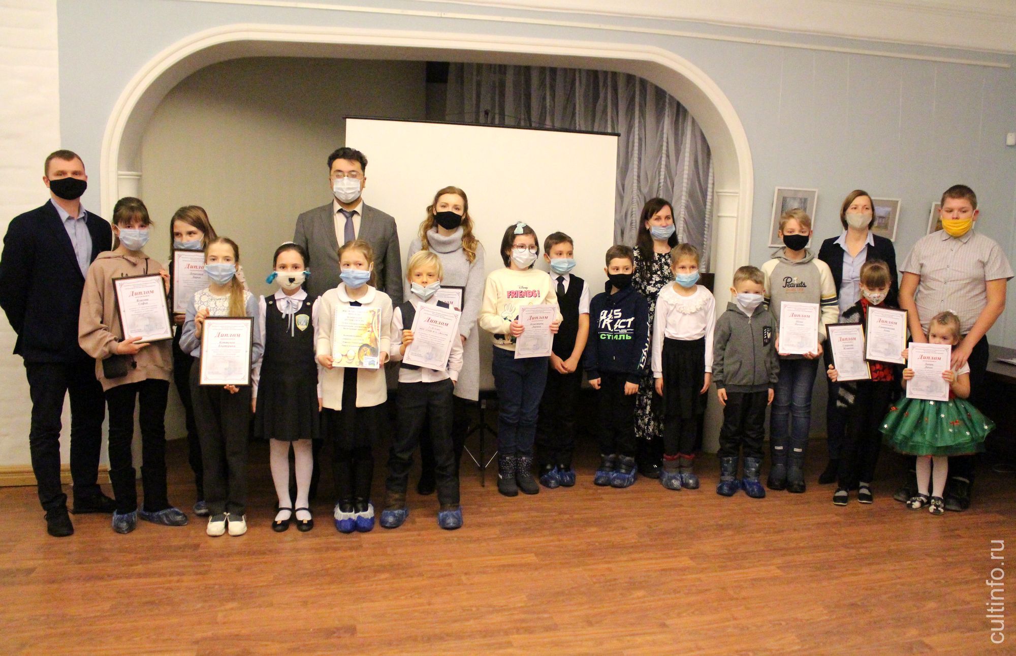 Награждение победителей и участников областного конкурса тревел-буков