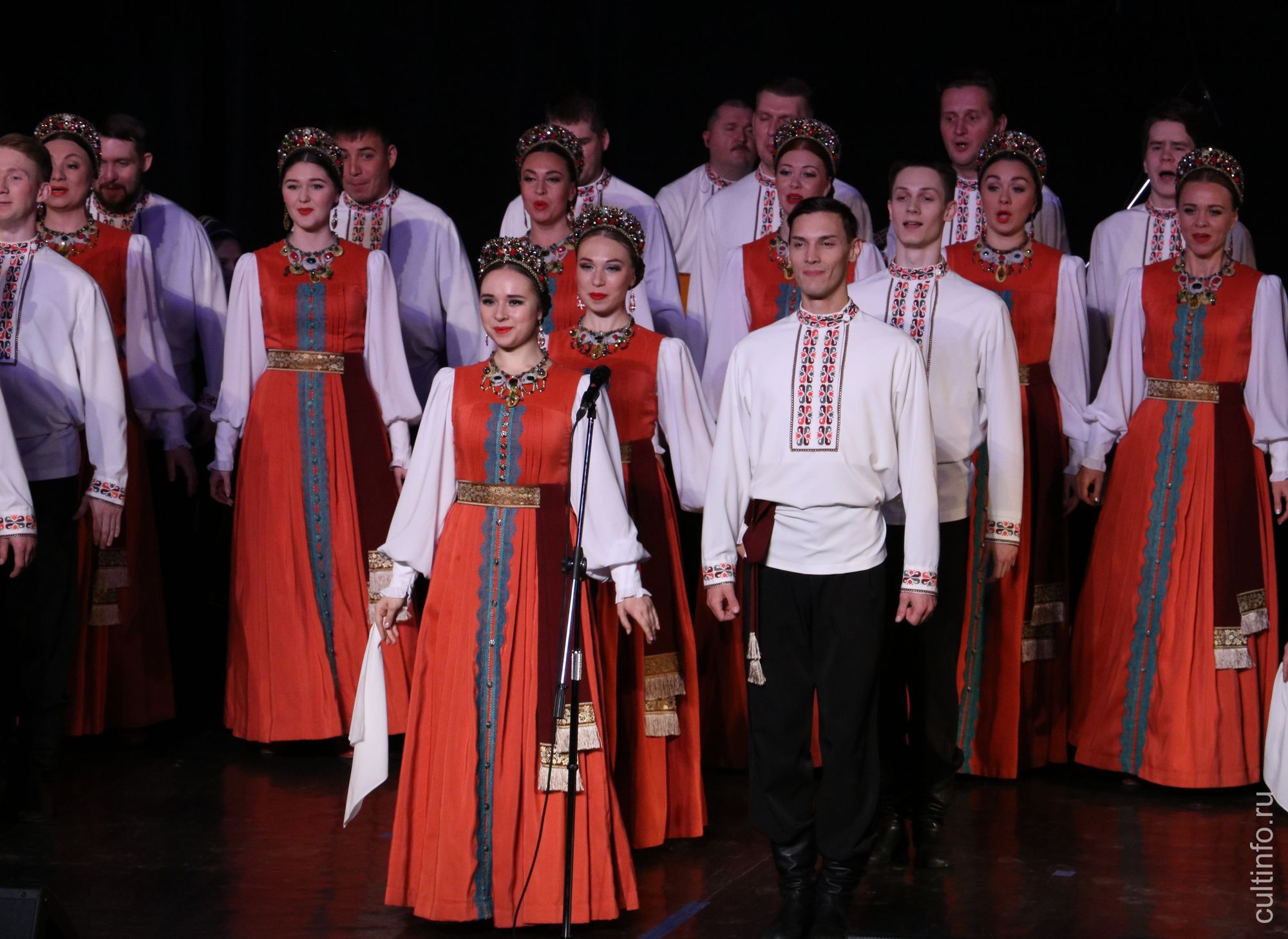 Уральский государственный академический русский народный хор представил в Вологде программу «Легенды Урала»