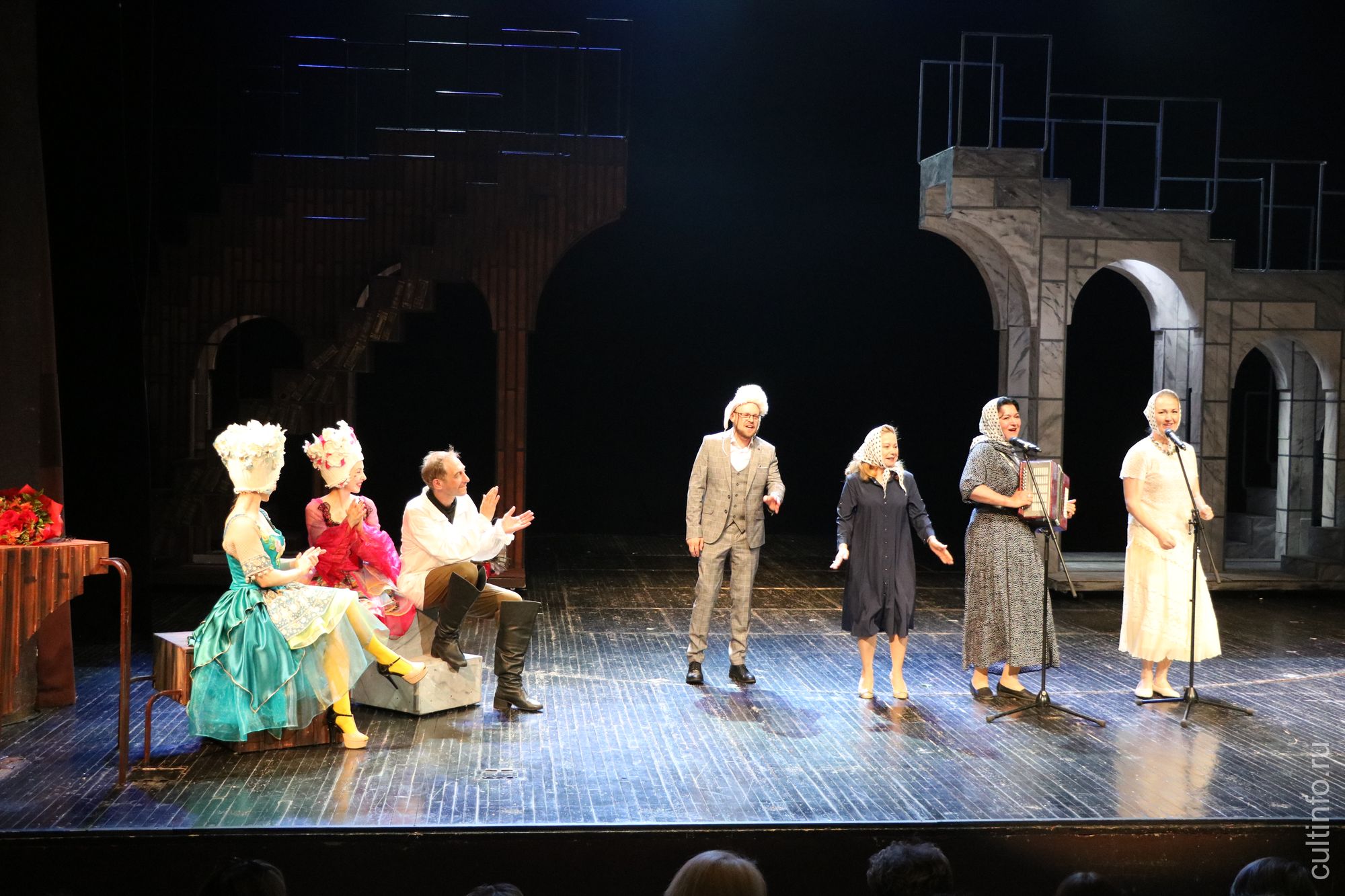 Те же и актер драмтеатра Сергей Закутин