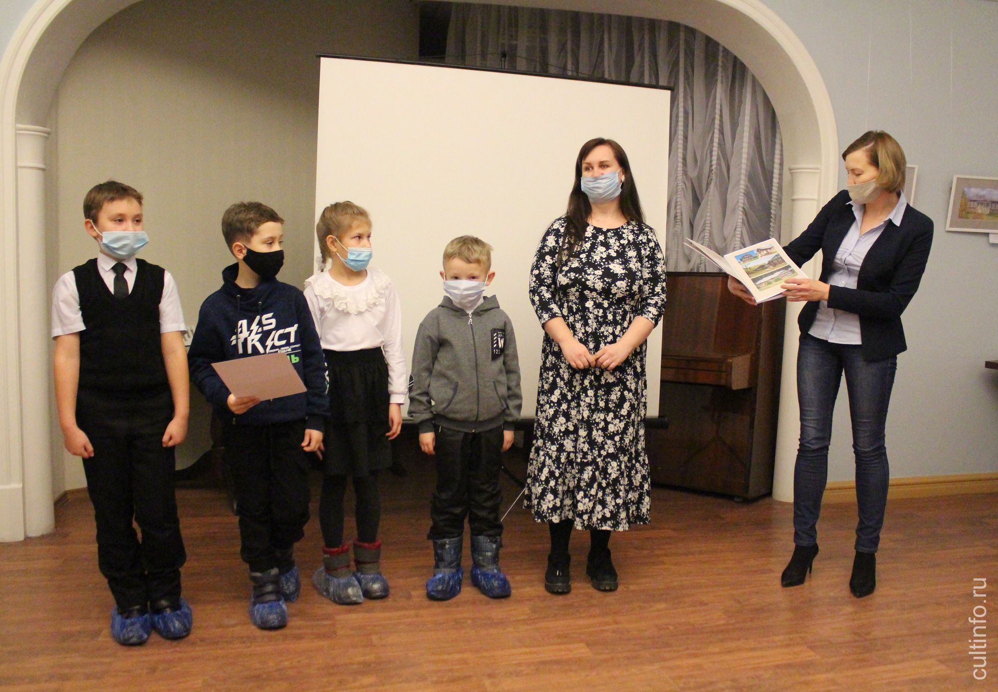 Награждение победителей и участников областного конкурса тревел-буков