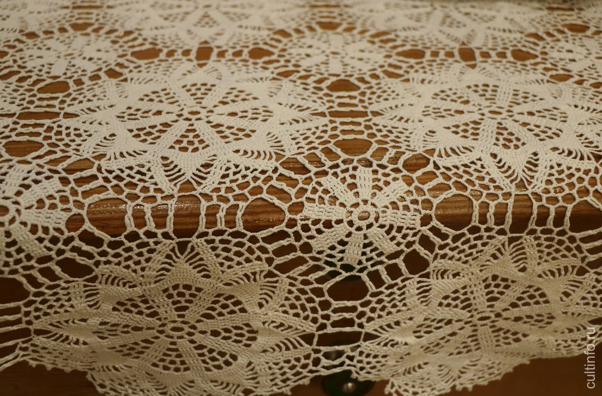 Выставка «Всё связано» открылась в Музее кружева