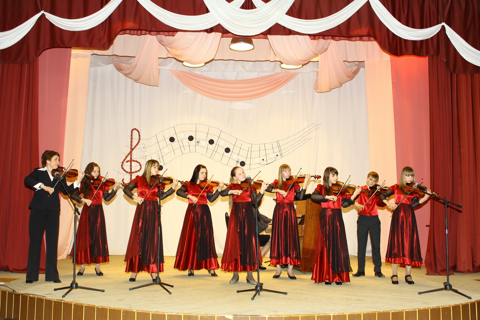 Ансамбль скрипачей «Каприччио» Ансамбль скрипачей «Каприччио»