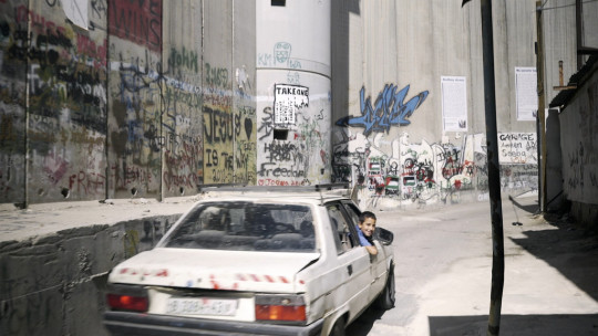«Кто украл Banksy»: остросюжетное расследование хитрых отношений политики, бизнеса и искусства покажут в «Ленкоме»