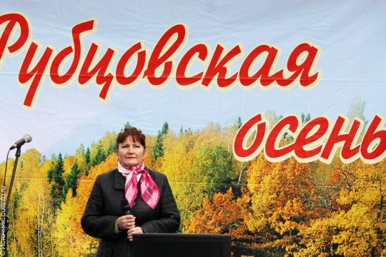 В первый день «Рубцовской осени» вологжане смогут поучаствовать в акции открытого чтения, «СТИХийном диалоге» и посмотреть моноспектакль «Душа хранит»  