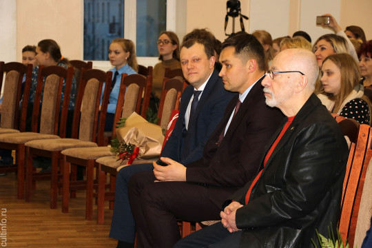 Первые премьеры Года театра в Вологде: камерную сцену учебного театра открыли спектаклем «Эй ты, – здравствуй!»
