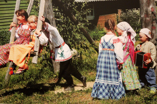 В картинной галерее начала работу фотовыставка «Вологодский лад: вчера и сегодня», вдохновленная знаменитым произведением Василия Белова