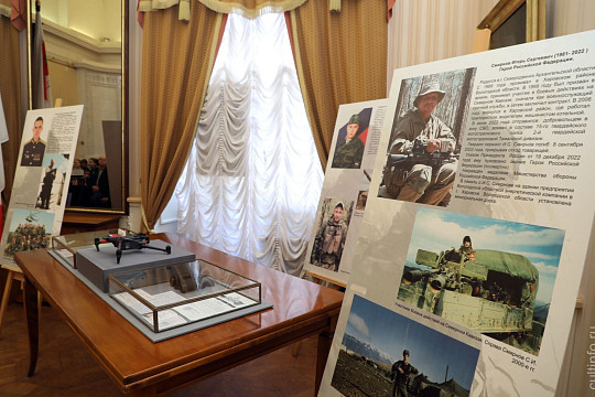 Личные вещи и фотографии героев спецоперации представили в Вологодском музее-заповеднике