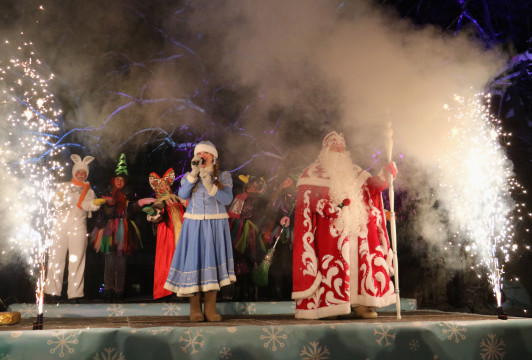 Сказка у кремлевской елки: Новый год наступил в Вологодском кремле